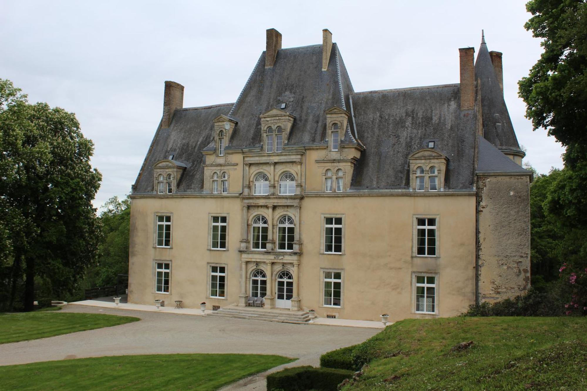 Chateau De La Lucaziere Mont-Saint-Jean  エクステリア 写真