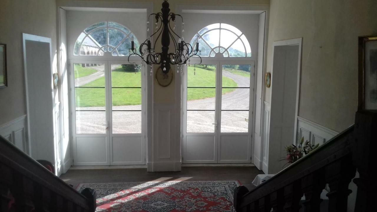 Chateau De La Lucaziere Mont-Saint-Jean  エクステリア 写真